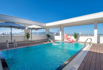 Lamanga Hotel & Suites allows 18 year olds to book a room