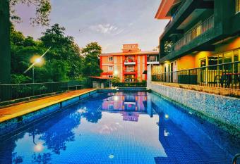 2BHK Stunning Apartment with Pool has Balcony rooms