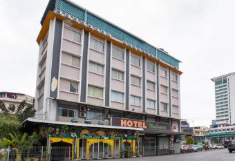 OYO 90251 Hotel Malaysia allows 18 year olds to book a room