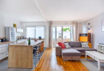 Lorient - LE GRAND LARGE - Grand Balcon Plein Sud - Lit Queen Size allows 18 year olds to book a room