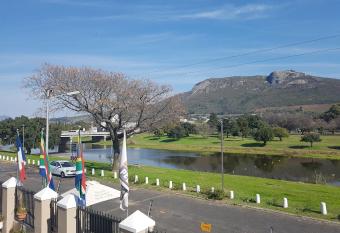 Sunset Boulevard Riverlodge has Balcony rooms