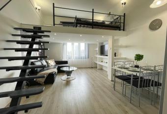 Manyi Apartman 2 allows 18 year olds to book a room