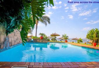 26 On Agnes - shared house With a dam view allows 18 year olds to book a room