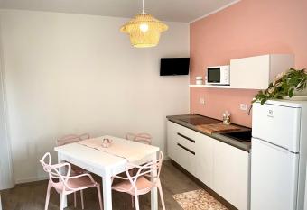 Appartamento Rosa has Balcony rooms