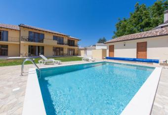 Motel Kolo has Balcony rooms