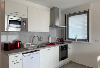 2 Pi  ces - Europe - Confort has Balcony rooms