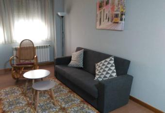 El Descanso del Viajero allows 18 year olds to book a room