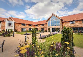 Sandburn Hall has Balcony rooms