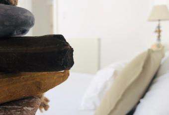 Stylish Home for 6 in Adamas allows 18 year olds to book a room