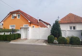 Casa Marinela has Balcony rooms