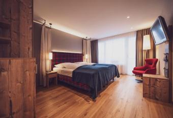 Mountain Plaza Hotel allows 18 year olds to book a room