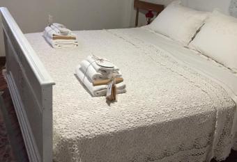 C   del Bunimur has rooms with a private hot tub