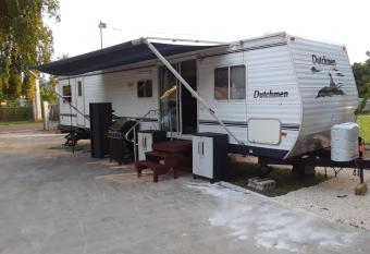 Confort y Relajacion allows 18 year olds to book a room