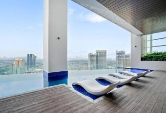 Deluxe Next to Paradigm Mall & New World Hotel has Balcony rooms