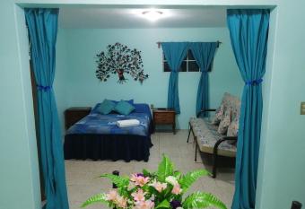 DEPARTAMENTO CERCANO AL AEROPUERTO T2, A 2 CALLES has Balcony rooms