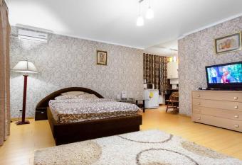                                                             allows 18 year olds to book a room