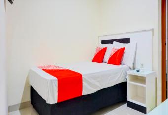 OYO 90394 Guest House Sentosa allows 18 year olds to book a room