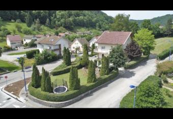 Logement au calme dans une maison. has Balcony rooms