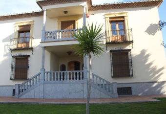 Hotel La Zubia , Granada allows 18 year olds to book a room