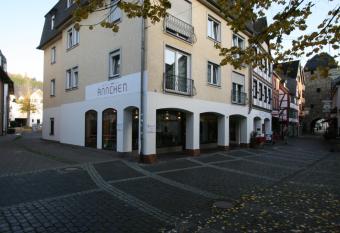 Hotel   nnchen has Balcony rooms