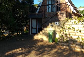 Trafalgar Chalets - Unit 3 has Balcony rooms