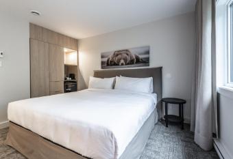 Suites du Lac Moore allows 18 year olds to book a room
