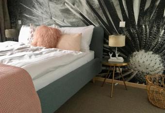 BELLEVUE Boutique B&B am Brienzersee / Iseltwald allows 18 year olds to book a room