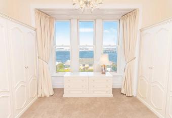 Apartment  Invertay  Newport on Tay, 15 Minute Drive to St Andrews Golf allows 18 year olds to book a room