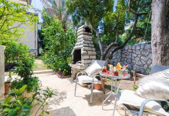 Camelia Luxury Apartments allows 18 year olds to book a room