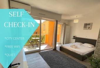 Centre de Beausoleil, climatis  , Wifi, terrasse. has Balcony rooms