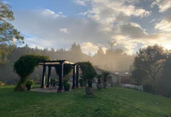 Summit Estate Lodge has Balcony rooms