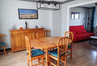 G  te    Les Oyats       400 m de la plage allows 18 year olds to book a room