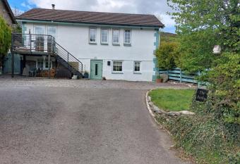 THE BOTHY SUITE BY TEMPLE WOOD allows 18 year olds to book a room