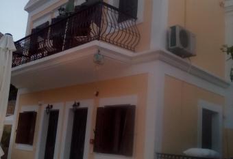 Nikos and Eva Studios has Balcony rooms