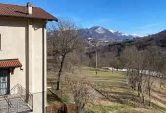 Lanzo D Intelvi    LA MARINELLA    allows 18 year olds to book a room