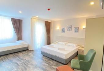 Dream Town Hotel&Restaurant has Smoking/Balcony rooms