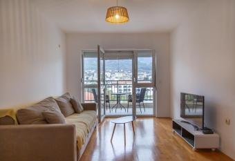 Apartment Plamenatz has Balcony rooms