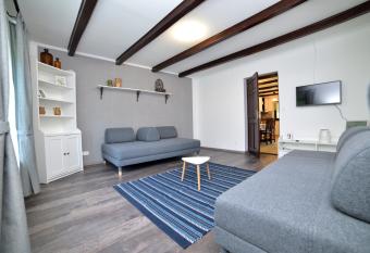 T  cs  kTanya Vend  gh  z has Balcony rooms