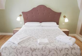 Opera Relais 85 has Balcony rooms