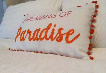 Cosy, Quirky, Comfy  N  Chic House-(Sleeps upto 4) has Balcony rooms