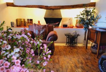 Rosenhof Manor House - since 1847 allows 18 year olds to book a room