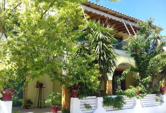 Lenia Studios has Balcony rooms