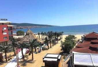 Hotel Largo Beach has Balcony rooms