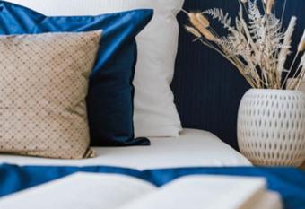 Meerhotel Gro  enbrode has rooms with a private hot tub