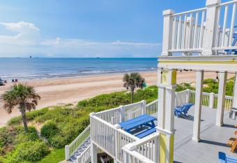 Sea Haven- Ocean Front Luxury Property has Balcony rooms