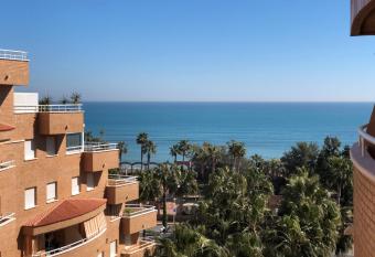 ACV - Bahia Park-1   Linea Planta 6 Norte allows 18 year olds to book a room