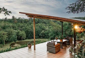 Bushbaby Valley Lodge has Balcony rooms