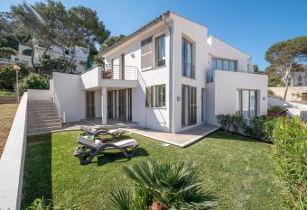 Molins 1 has Balcony rooms