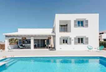 Villa Bini Maria    Binibeca - 10 couchages - vue mer has Balcony rooms