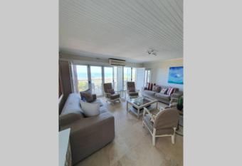 LA MER has Balcony rooms